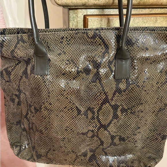Snakeskin Patterned Handbag - Picture 3 of 5